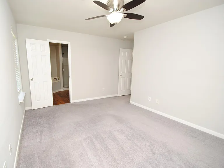 4219 Medina River Loop — Photo 9