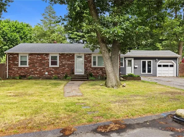 142 Adrian St, Warwick, RI 02886