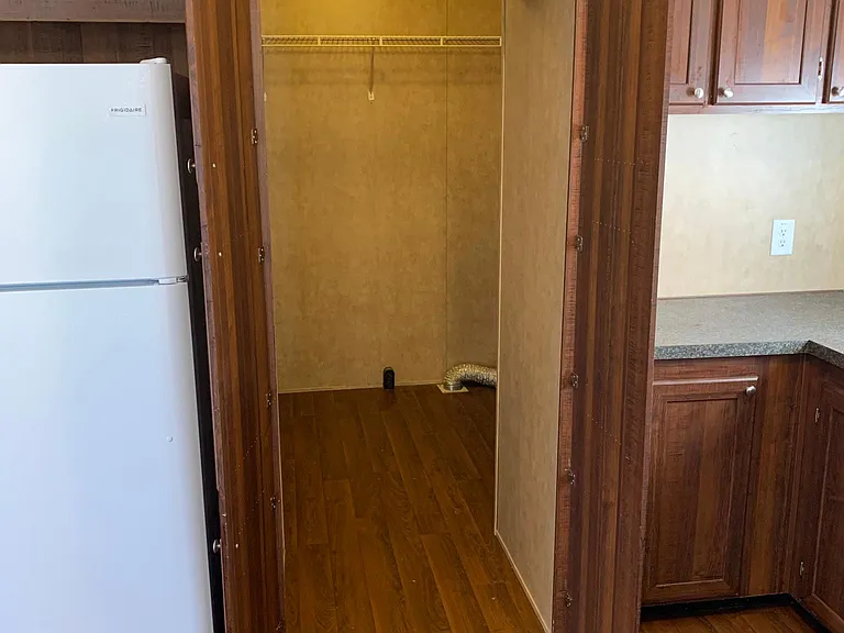 452 Maplewood Dr #509 — Photo 6