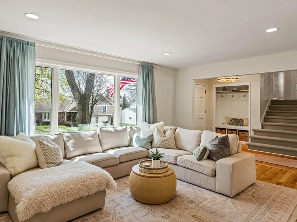 2820 Coventry LANE, Waukesha, WI 53188