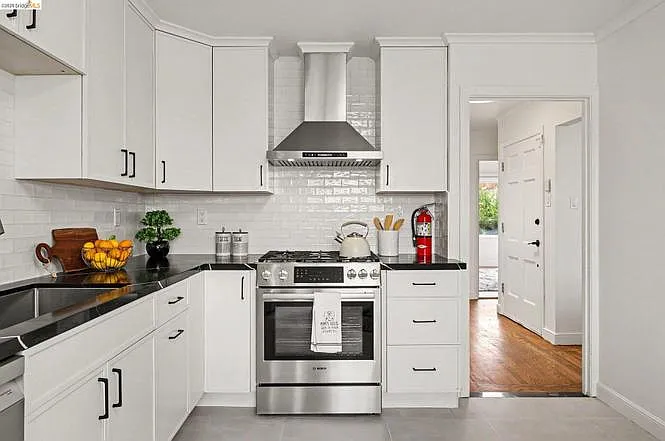 2BD/1BA Single-Family Home + Office — Photo 4