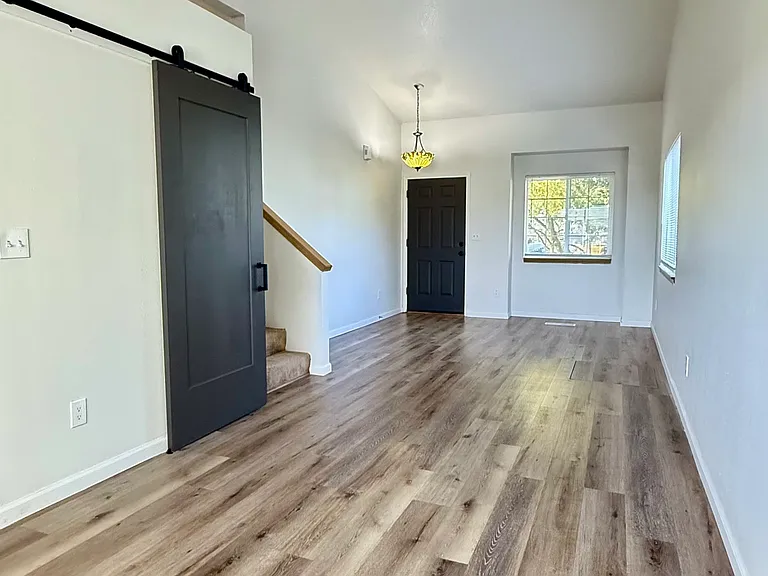 432 Alexander St NE — Photo 2