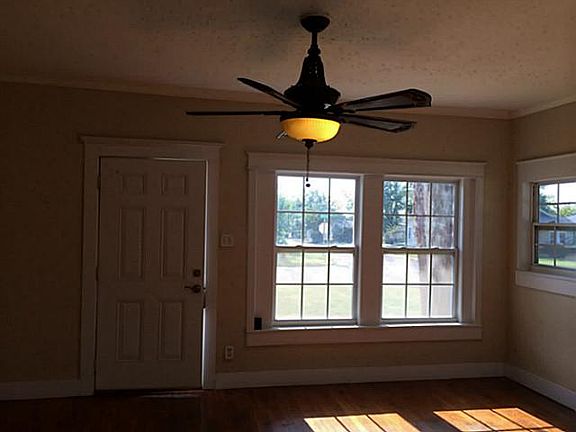 4th image of 801 Ross Ave