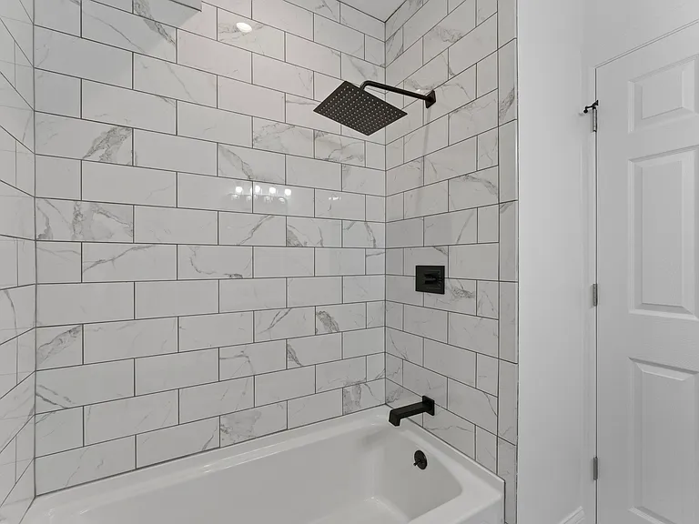 W Cornelia Ave — Photo 18