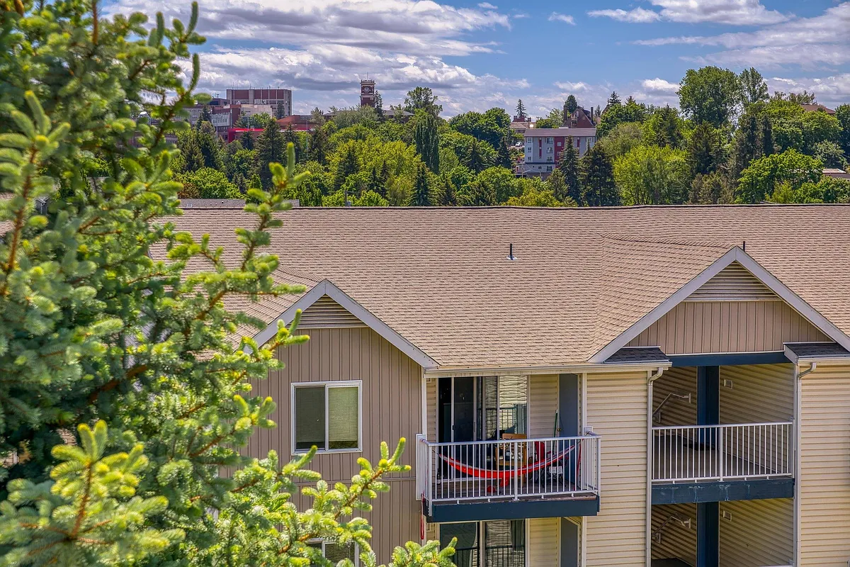 Beautiful Views - Emerald Downs Apartments