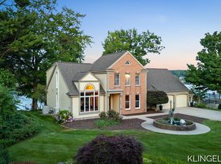 15957 Orchard Point Dr, Spring Lake, MI 49456