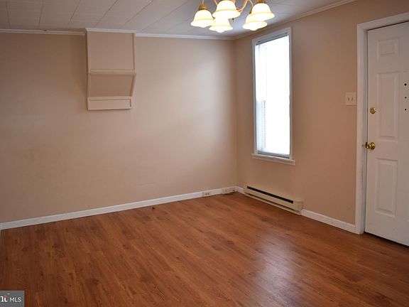 3rd image of 122 E Madison St