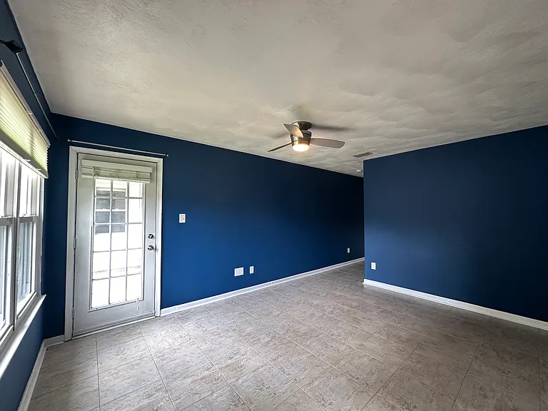 909 Chigwell Rd — Photo 25
