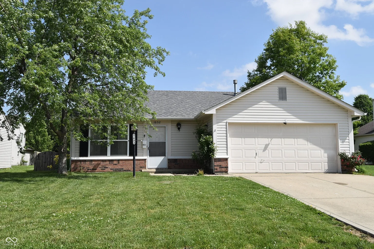 1652 Sweetwater Ln photo 1