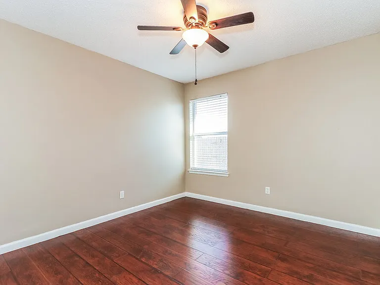 528 Cambridge Dr — Photo 12