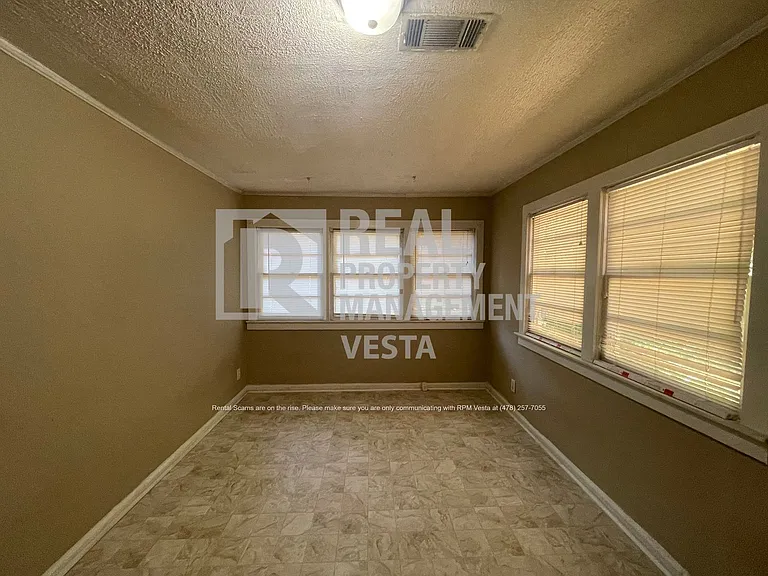 3346 Shaw Dr — Photo 8