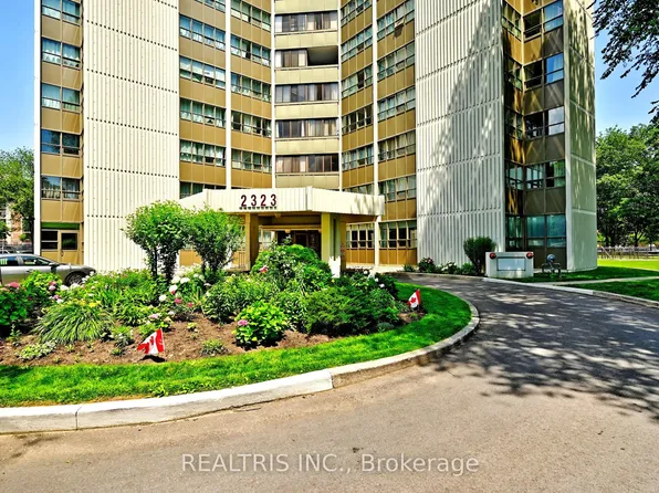 2323 Confederation Pkwy #807, Mississauga, ON L5B 1R6
