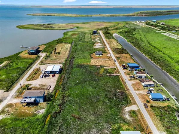 1159 Blacks Slip, Gilchrist, TX 77617