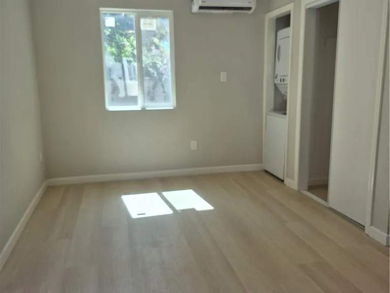 8913 Rathburn Ave — Photo 7