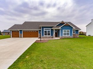 110 Steeplechase Dr, Auburn, IN 46706