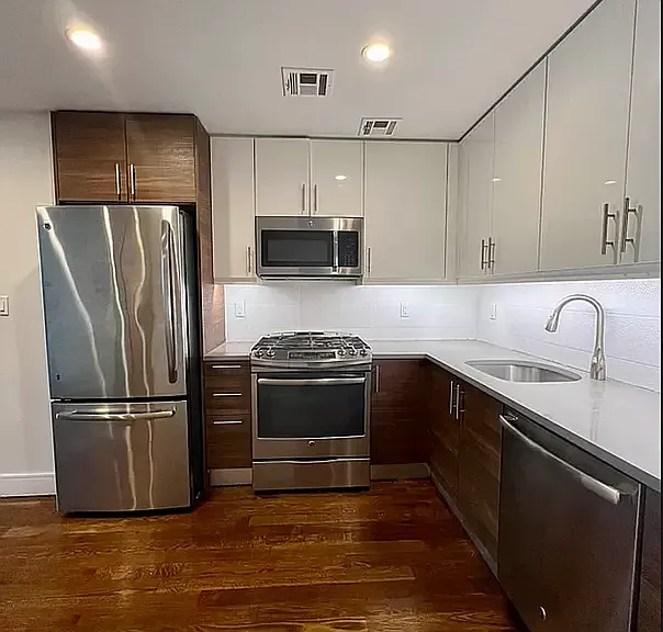 843-847 Lexington Ave #4L — Photo 2