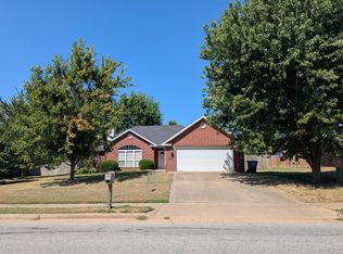702 Tunbridge Dr, Bentonville, AR 72712