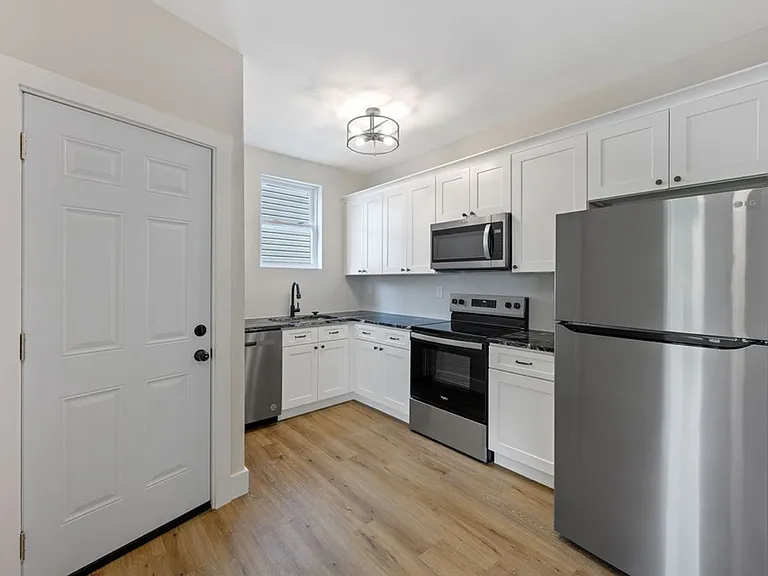 5006 Stewart Park — Photo 1