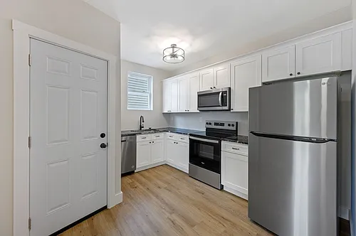 5006 Stewart Park Photo 1