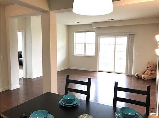 4th image of 346 Pond Ln #346