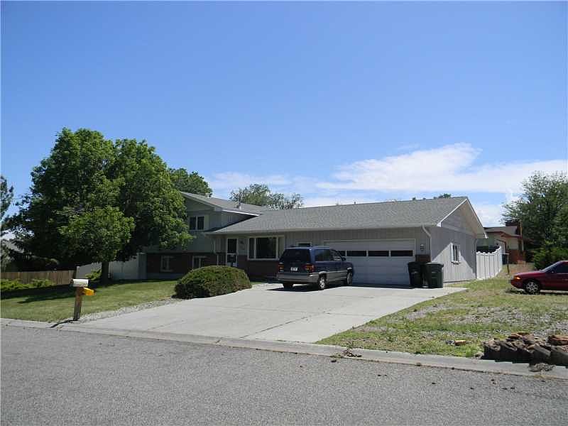 2nd image of 106 Erickson Ct N