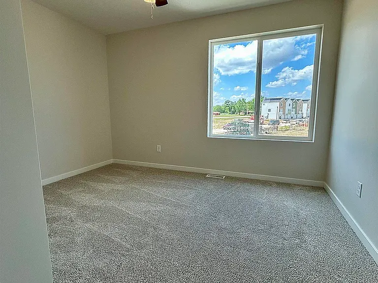 537 W Corsac Rd — Photo 16