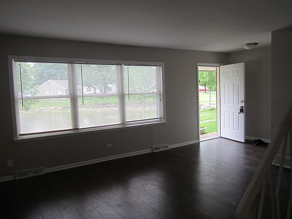5th image of 547 Lynn Ct Unit A