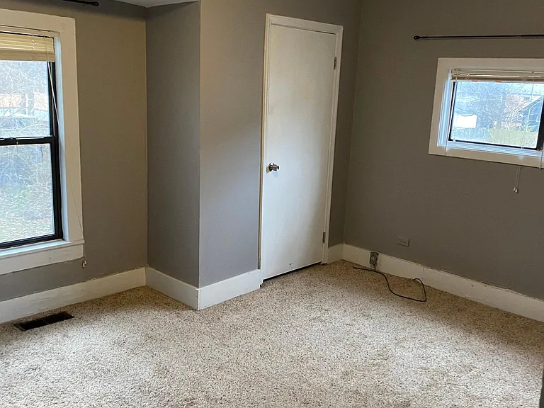 722 Hart Ave — Photo 6
