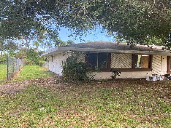 3rd image of 197 SE Floresta Dr