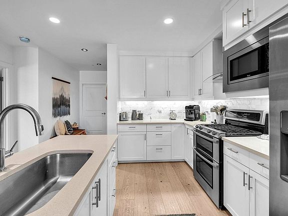 3rd image of 3301 Arapahoe Ave #209