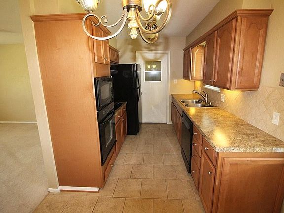 3rd image of 915 NW 2nd St