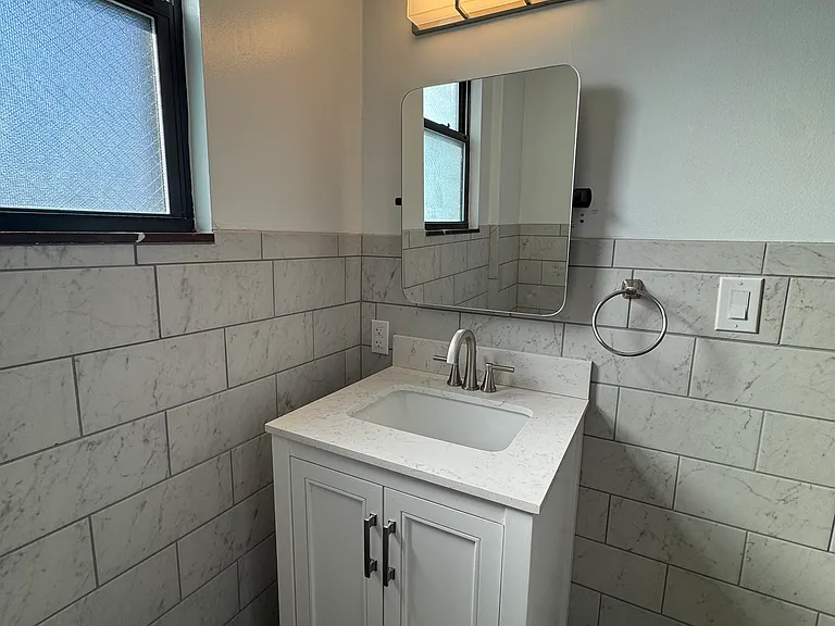 2905 Glenmore Ave #8 — Photo 8