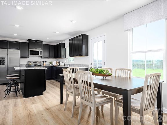 5th image of 11009 Rococo Ln