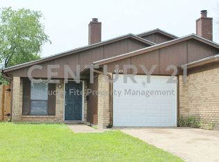 6622 S Creek Dr, Fort Worth, TX 76133