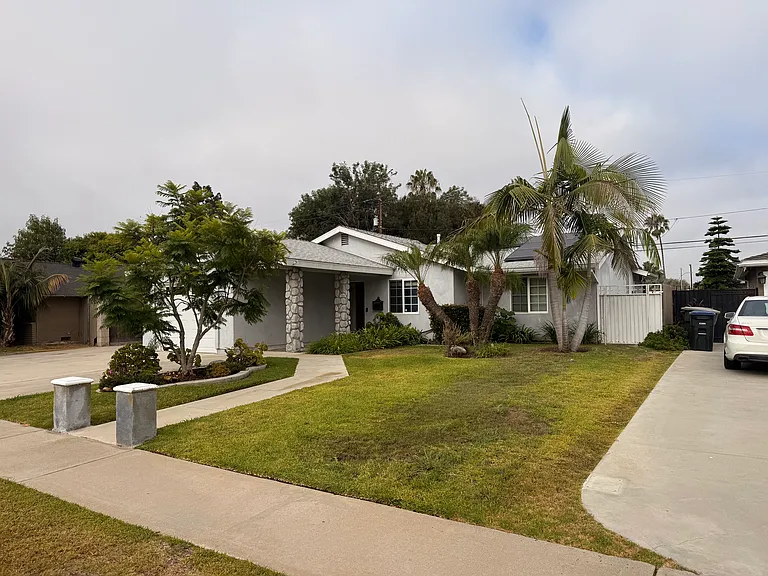 2235 Meyer Pl — Photo 13