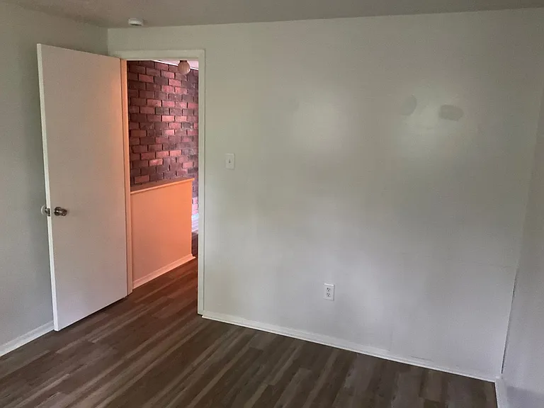 446 Crosby Dr — Photo 12