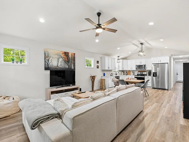 1274 Holly Vista Dr — Photo 4