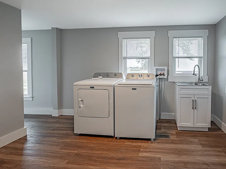 large rear entry laundry room, great for a drop zone.