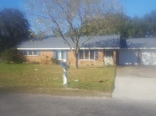 819 Heron Ln, Rockport, TX 78382