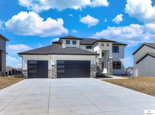 7606 Kilpatrick Pkwy, Bennington, NE 68007