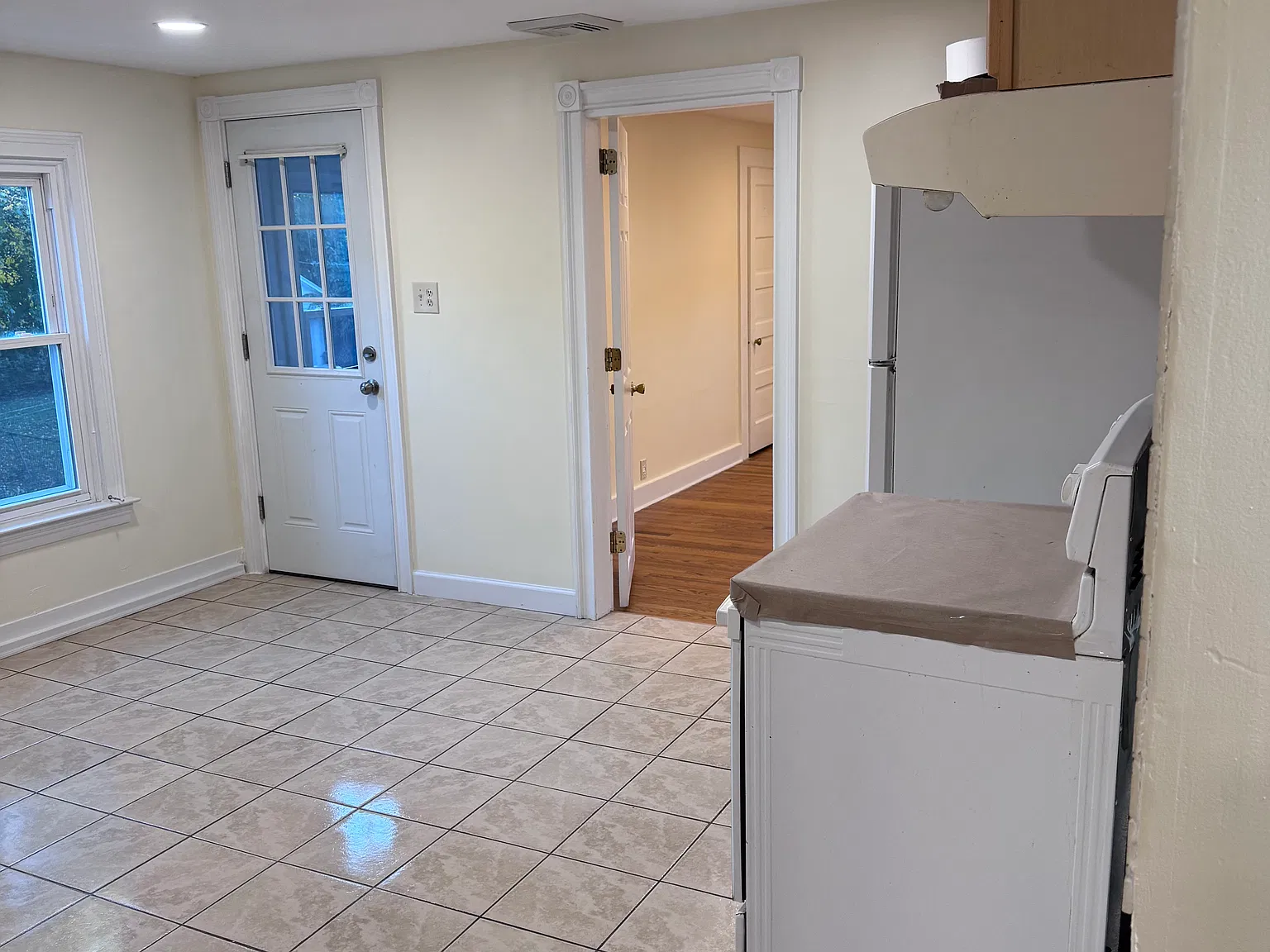 2 bed, 988 sqft, $1,900 — Photo 4