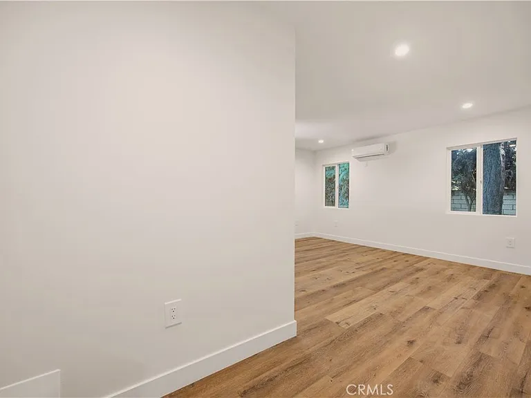 17024 Parthenia St — Photo 13