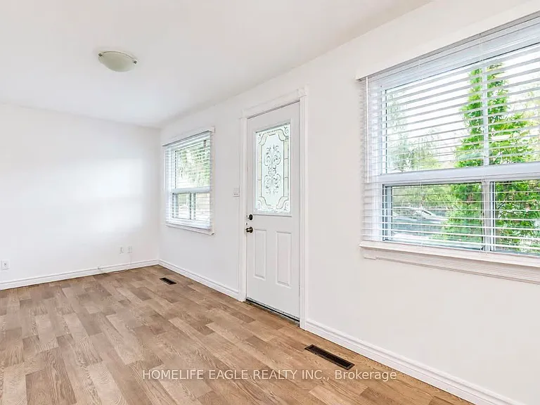 142 Riveredge Dr — Photo 2