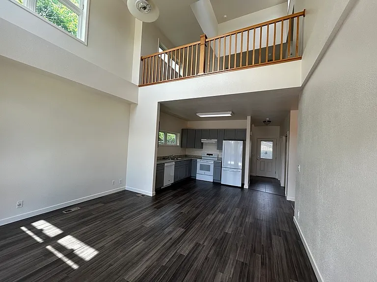 900 Avalon Ave — Photo 3