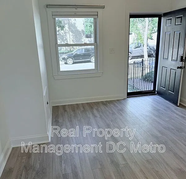 1447 Holbrook St NE — Photo 7