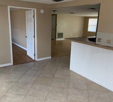 4th image of 3543 Eisenhower Dr