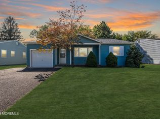 5 Westbrook Dr, Toms River, NJ 08757