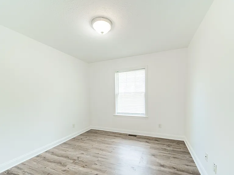 1015 N Gale St — Photo 12