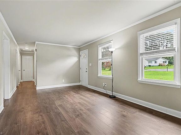 5th image of 225 Meadow Trl