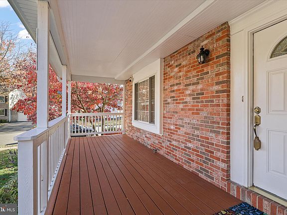 5th image of 105 Deerwood Ct
